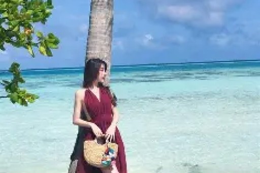 抖音素人女生撞脸雷军爆火网友：老天爷赏小米饭吃